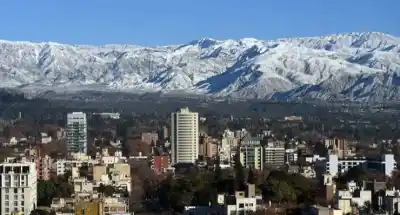 El Zonda no da tregua: las zonas de Mendoza que seguirán bajo su influencia este domingo