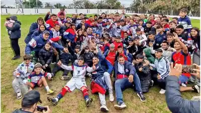 Goleada y vuelta olímpica: Santa Fe FC es el nuevo campeón del Apertura de Primera B