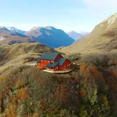 El refugio de un millón de dólares que desafió la montaña: la hazaña que cambió la arquitectura en la Patagonia