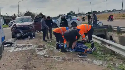 Choque en 107 y 108: el motociclista fracturado ya está en casa