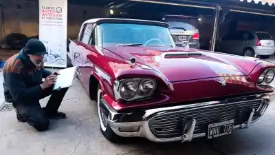 El auto que usó un intendente de Rosario y ahora es parte de la historia: qué esconde su restauración