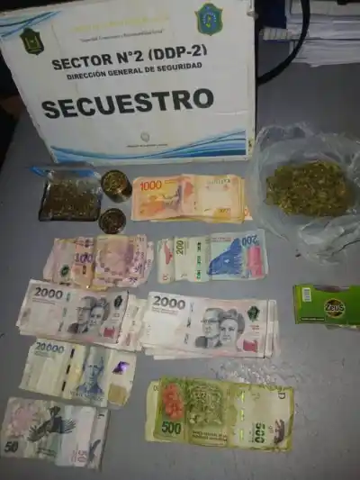 En un control rutinario, una pareja llevaba 134 dosis de marihuana: lo que pasó después