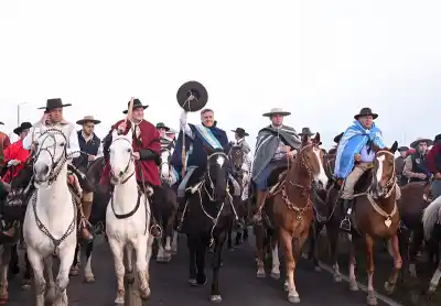 Miles de jinetes partieron desde Quitilipi: la Cabalgata de la Fe que une tradición y devoción