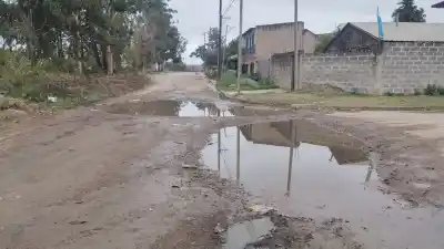 Vecinos de Palpalá viven un calvario: pozos enormes y agua estancada los tienen contra las cuerdas