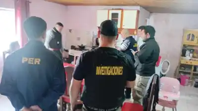 Allanaron dos casas en Resistencia y encontraron una cifra millonaria vinculada al "cuento del tío"