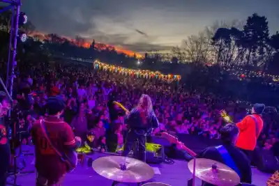 Mina Clavero vibró con más de 7 mil personas en la Fiesta del Reencuentro