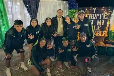 Estación Simbolar estalló de emoción: la presentación de camperas que unió a toda la comunidad
