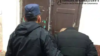 Una pelea que terminó con un hombre esposado: lo que pasó en un barrio de Fiambalá