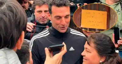 El cartel que dejó la familia de Scaloni en Pujato tras su partida: "¡¡¡Leo ya se fue anoche!!!"