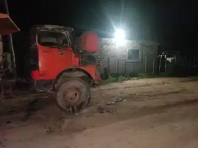 Misterioso incendio en Misión Nueva Pompeya: un camión municipal en reparación se quemó de madrugada