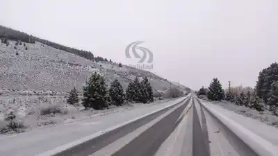 Lluvias y nieve complican el regreso: las rutas neuquinas que exigen cadenas