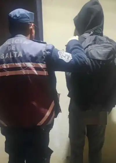 Patrullaban la plaza y el dato que saltó en el sistema los dejó helados