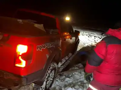 Nieve implacable en Catamarca: rescataron a dos conductores varados en Cerro Blanco