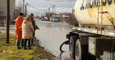 El deshielo y las lluvias desataron el caos en Río Gallegos: el municipio ya asiste a los barrios más afectados