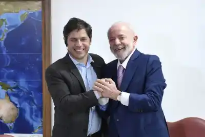 Kicillof explotó contra Milei por sus insultos a Lula: "Nos hace pasar vergüenza"