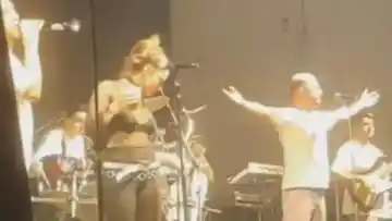 Le tiraron un hielo en pleno show: la furia de Valentina Márquez en San Juan