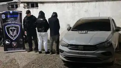 Circulaba sin patente y al ser interceptado, la policía descubrió que tenía pedido de secuestro