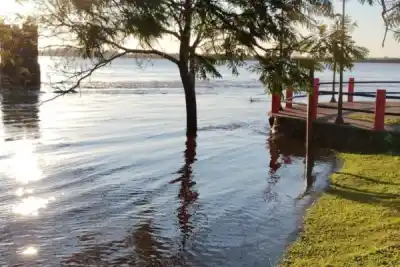 Alerta en Monte Caseros: el río Uruguay sube 20 centímetros por hora y ya preocupa a las autoridades