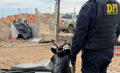 Allanamiento en Chacra 8: secuestran un cuchillo y recuperan una moto robada