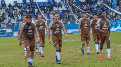 Juventud Antoniana visita a Boca Unidos: el once titular con cambios obligados