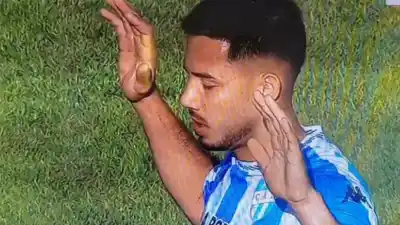 Clever Ferreira de rodillas: la imagen que resume el infierno en el Monumental
