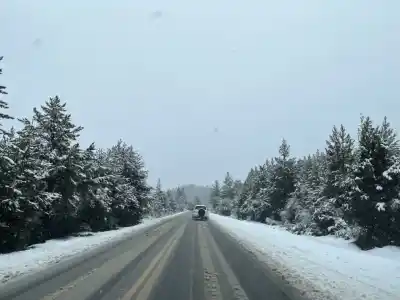 La nieve no da tregua en Bariloche: declararon la emergencia climática y piden no salir de casa