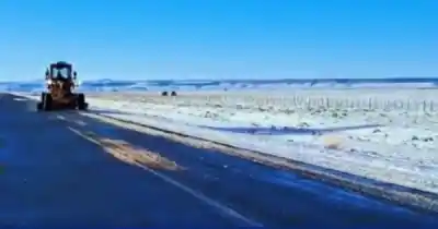 Nieve y hielo en Santa Cruz: los equipos viales ya están en las rutas más críticas