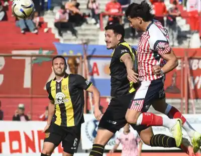 Lo que nadie esperaba: el penal que no fue y la chance que se escapó en Lomas