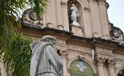 Cambian la cara del centro: arranca la restauración de la fachada de la Basílica San Francisco