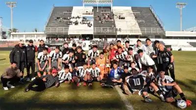 Jornada de infarto en las inferiores: Central Córdoba se llevó dos títulos y Unión Santiago festejó en los penales