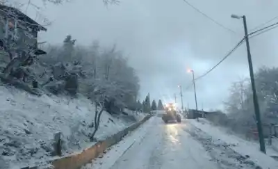 La nieve bloqueó el camino a Laguna La Zeta: qué está haciendo la Municipalidad