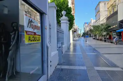 Cien locales vacíos en el microcentro de Paraná: la radiografía de un comercio que no logra despegar