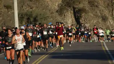 Las postales que dejó la 10° Maratón Internacional de San Juan: color, emoción y miles de corredores