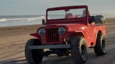 Probaba un jeep en la arena a más de 120 km/h y lo que pasó después es desgarrador