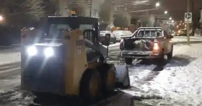 Nieve y hielo en Río Turbio: el operativo que mantiene en vilo a los vecinos