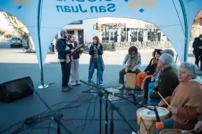 Música, tango y folklore: el inesperado aliento que recibieron los corredores de la Maratón Internacional