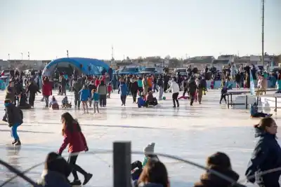 No terminan las vacaciones: la pista de hielo de Río Grande sigue una semana más
