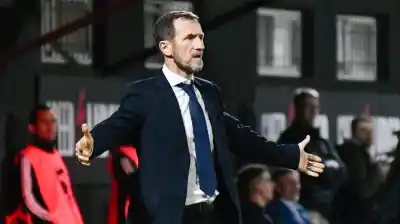 La durísima autocrítica de Arruabarrena tras el 3-0 de Riestra: "El vestuario es un cementerio"