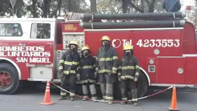 Sirenazo en Plaza Independencia: los bomberos tucumanos se movilizan y exigen respuestas