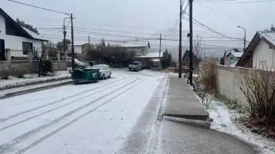 Alerta en la Cordillera: suspenden las clases en la Comarca Andina por las intensas nevadas