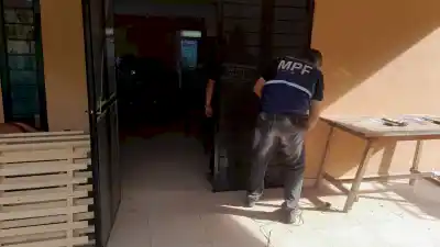 Acusan a jefes policiales de usar detenidos como mano de obra para trabajos privados