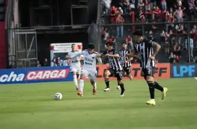 En Santa Fe, Chaco For Ever festejó con un golazo y sale del fondo