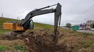 El Niño acecha: el municipio tomó las palas en Circunvalación ante la inacción de Nación