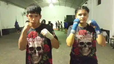 Tres jóvenes de Paraná se preparan para una noche de combates en el Arena Combat: ¿qué los motiva?