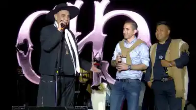 El Chaqueño Palavecino sorprendió a Nahuel Gallo en el escenario del Poncho: "Pedí por su libertad en Jesús María"