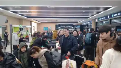 La nevada que paralizó Bariloche: vuelos reanudados pero el caos continúa