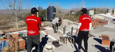 Un vecino llamó a Bomberos y lo que hallaron en el techo de su casa sorprendió a todos