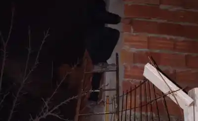 Saltaba techos en la madrugada pero lo que pasó después nadie lo esperaba