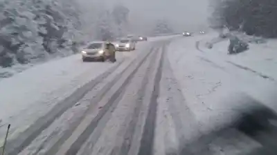 Nevadas en Neuquén: cortes en rutas 13, 23, 26 y 40 y cadenas obligatorias