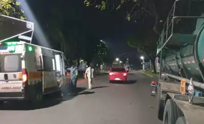 Chocaron contra un camión estacionado en Posadas y terminaron en el hospital
